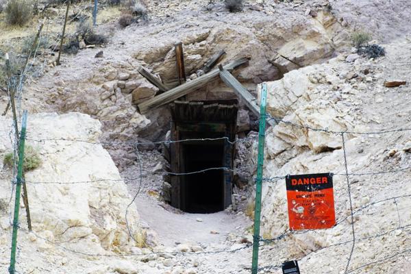 articles/grandcanyon-deathvalley-vegas-area51/Rhyolite/DSC05087.jpg