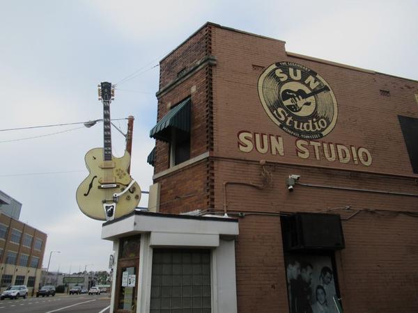 articles/memphis-elvis-superbowl/IMG_8806.jpg