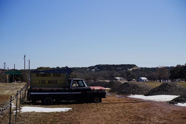 articles/sud-texas/Luckenbach/DSC04415.jpg